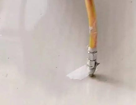 榕江瓷砖空鼓维修公司专业解答在瓷砖铺贴过程中，如果使用的砂料过粗（如全部使用了粗砂），可能会导致以下问题
